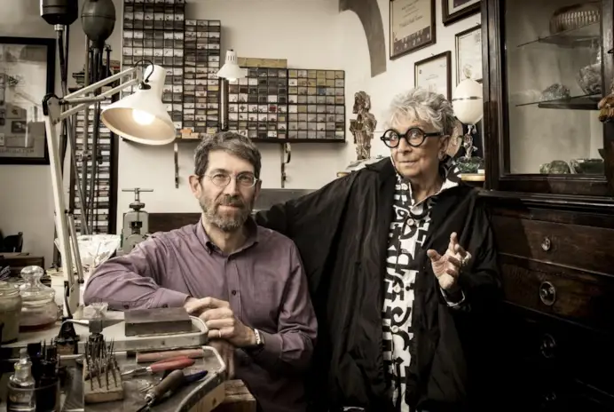 L’orafo fiorentino Tommaso Pestelli con Paola Navone.