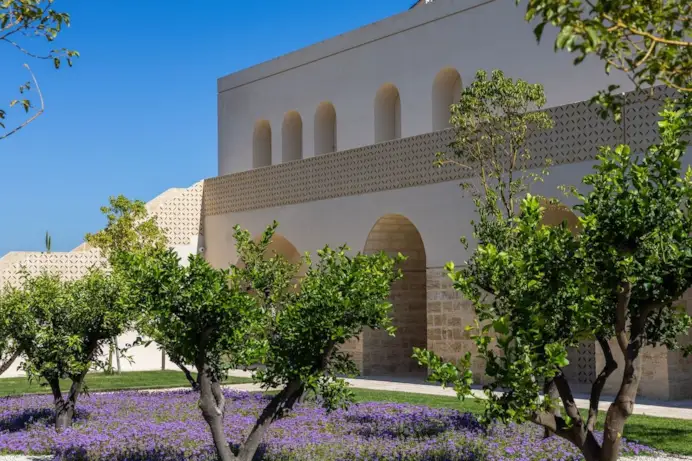 Nel cuore del Salento c’è un boutique hotel di sole 6 camere che sembra una casa segreta tra gli ulivi