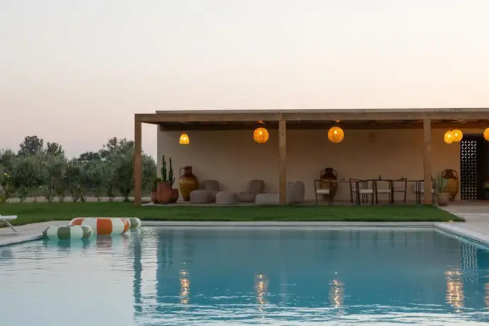 Nel cuore del Salento c’è un boutique hotel di sole 6 camere che sembra una casa segreta tra gli ulivi