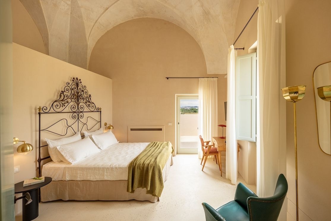 Nel cuore del Salento c’è un boutique hotel di sole 6 camere che sembra una casa segreta tra gli ulivi