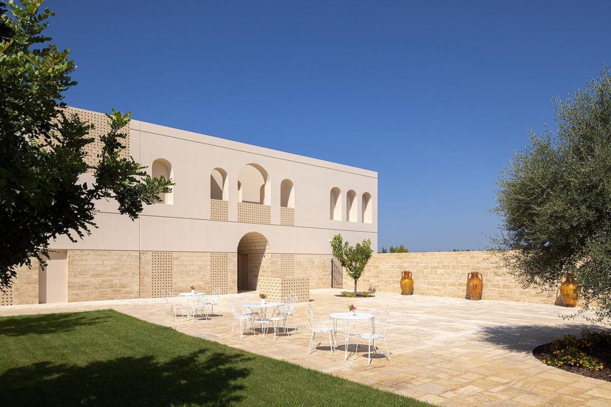 Nel cuore del Salento c’è un boutique hotel di sole 6 camere che sembra una casa segreta tra gli ulivi
