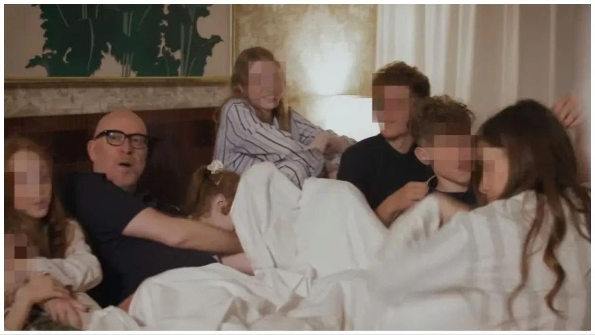 Mario Biondi con i suoi figli in un frame del video della canzone My Favourite Things.