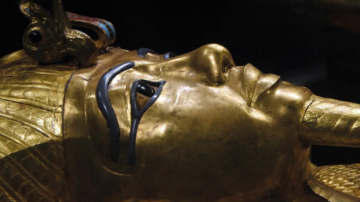 Il sarcofago di Tutankhamon custodito al GEM del Cairo