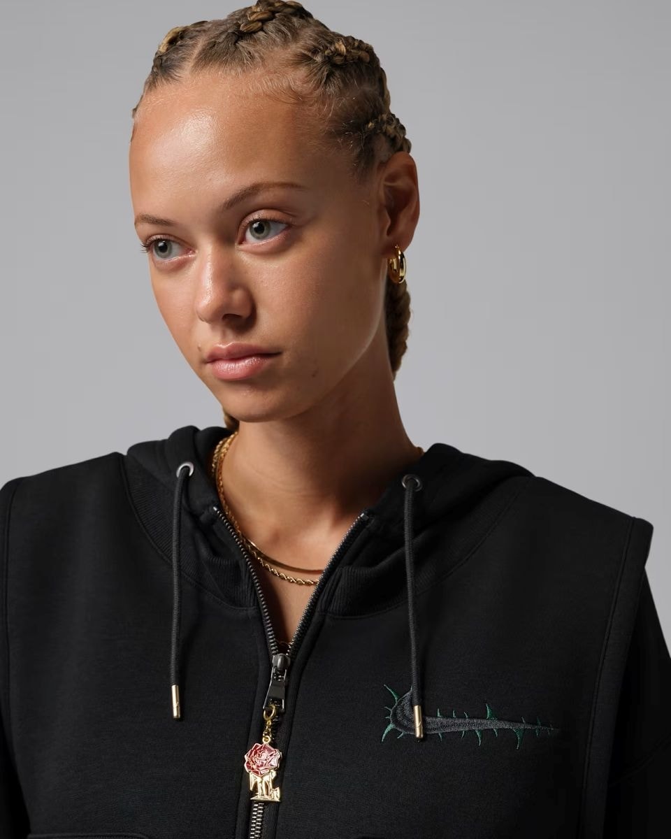 Un dettaglio della tuta intera Jordan x Teyana Taylor (ph Nike official website)