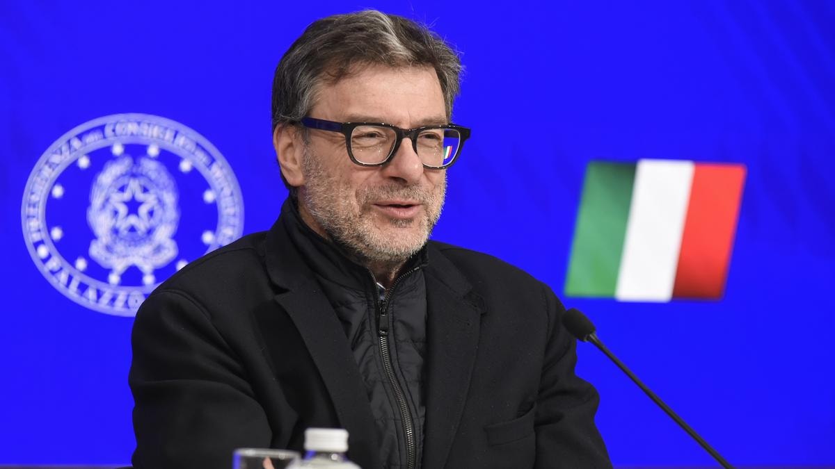 Guerra in Iran, Giorgetti: se la crisi continua risposta Ue su extra-profitti e stop al Patto di Stabilità 