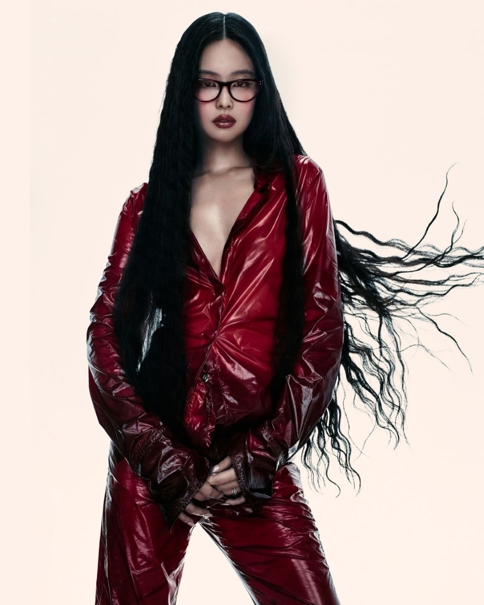 Jennie nella campagna Ray-Ban Meta (courtesy Luxottica)