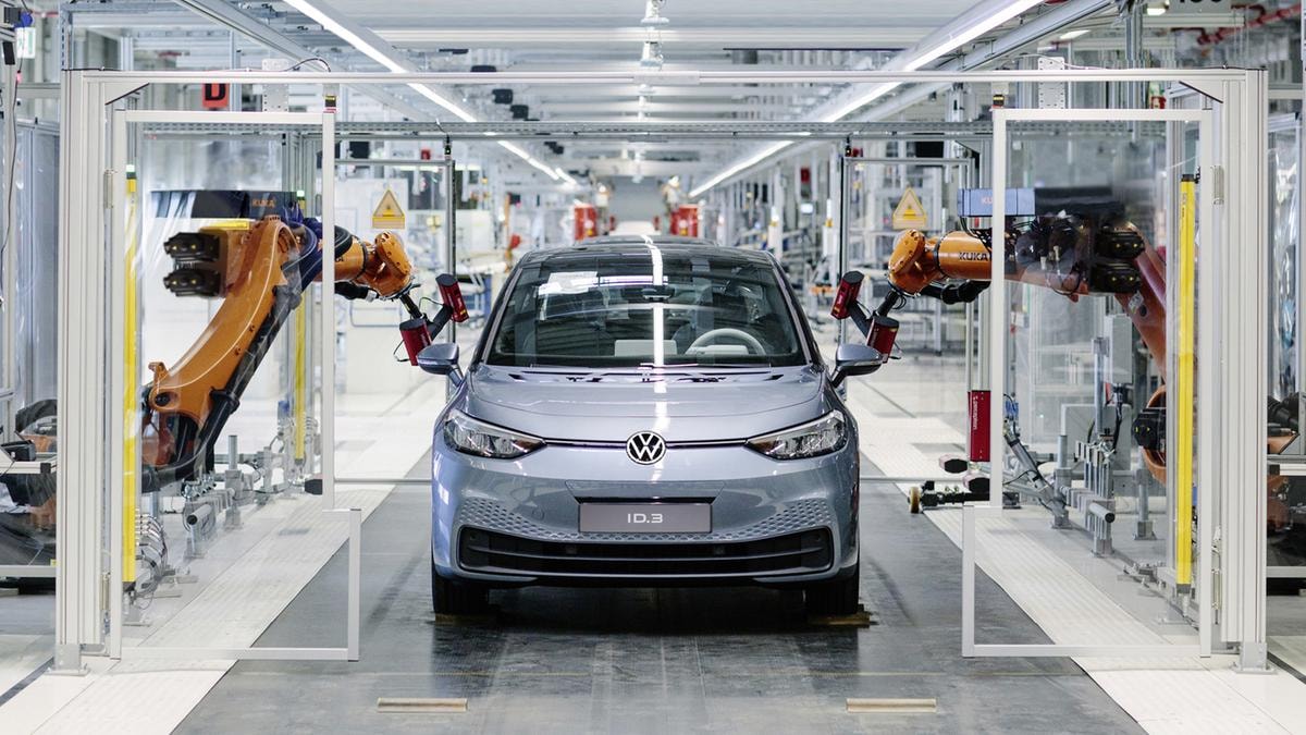 Volkswagen, vendite in calo del 4% nel trimestre: crollano Cina e Usa, cresce l’Europa