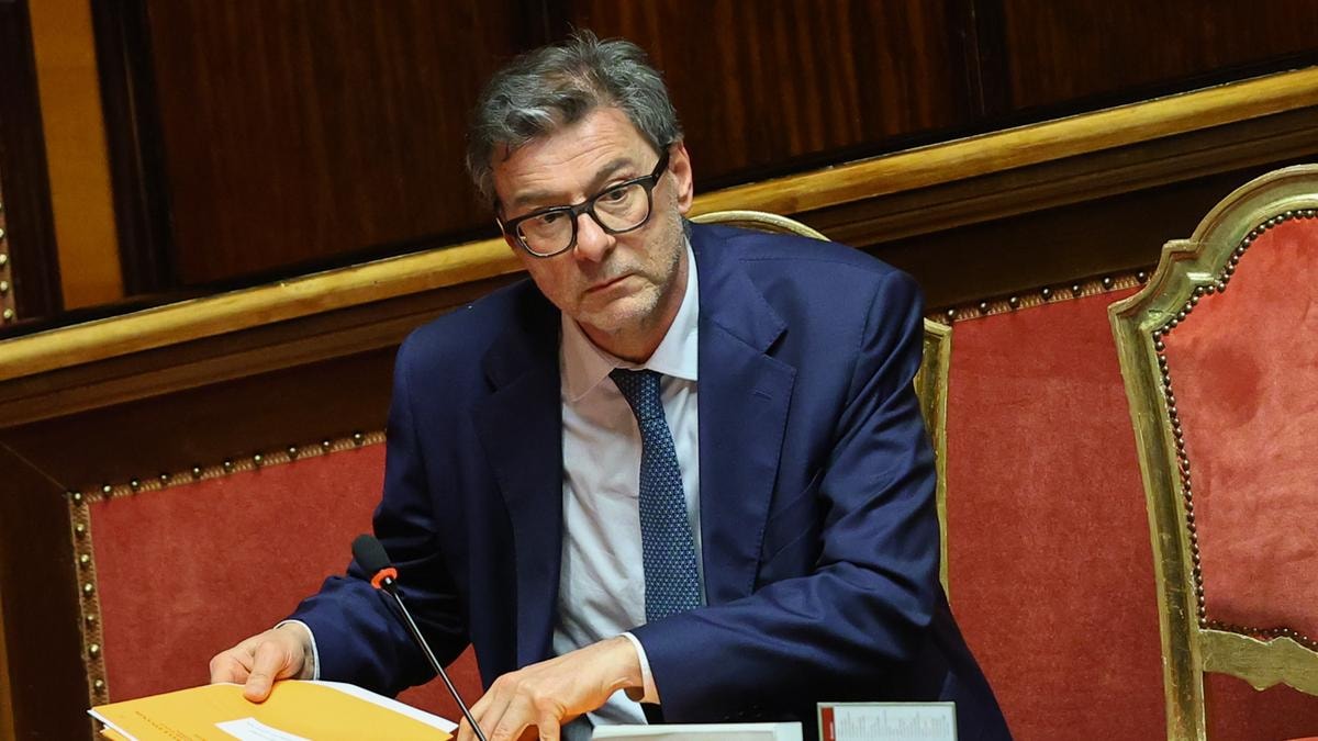 Giorgetti: rischio recessione per l’Italia con la crisi energetica. Il governo spinge per lo stop al Patto di Stabilità