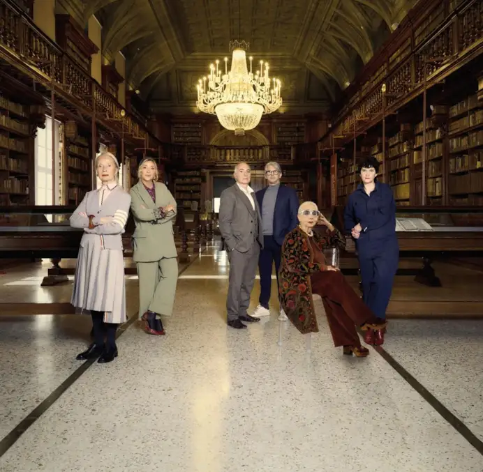 Da sinistra, Luisa Delle Piane, Rossella Colombari, Alessandro Palmaghini, Alessandro Padoan, Rossana Orlandi e Annalisa Rosso ritratti nella sala Maria Teresa della Biblioteca Braidense di Milano (foto Max @Max&Douglas)