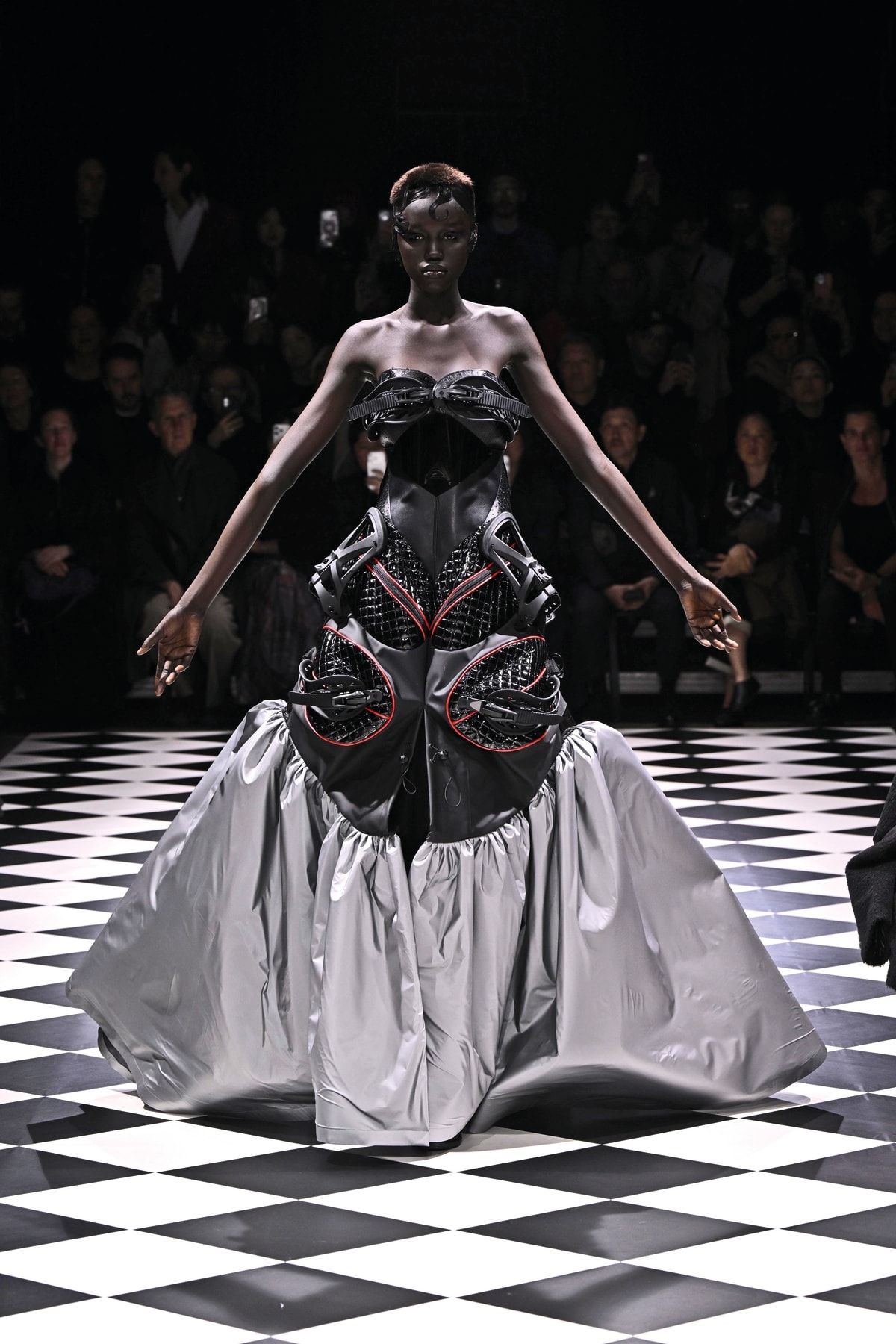 Un momento della sfilata Junya Watanabe fall-winter 2026 (foto Francesc Ten/MFF)