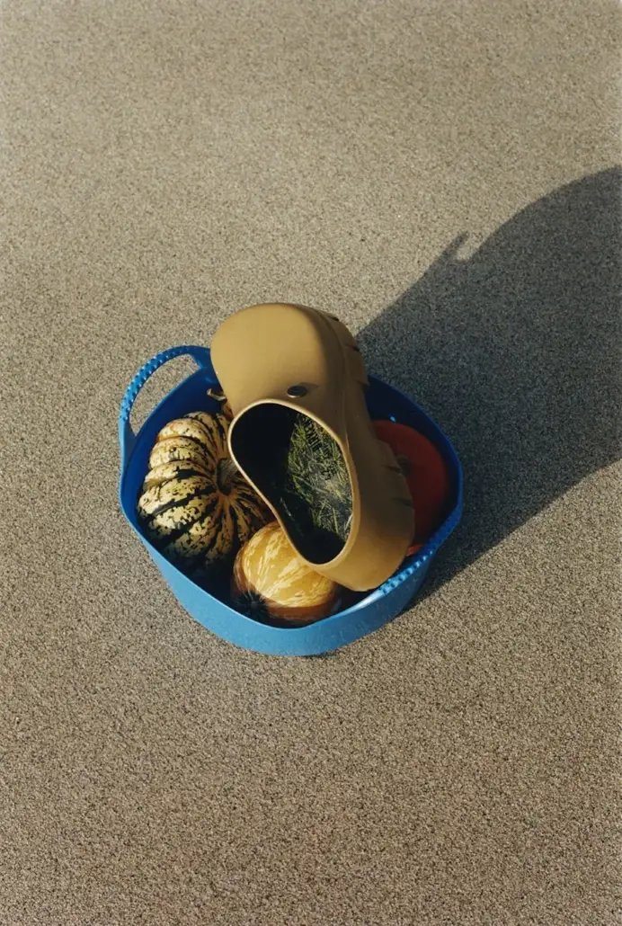 Uno scatto dell'adv Birkenstock x Song for the mute (courtesy Birkenstock)