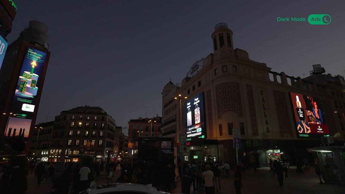 Plenitude a plaza Callao a Madrid per l'esordio di Dark Mode Ads