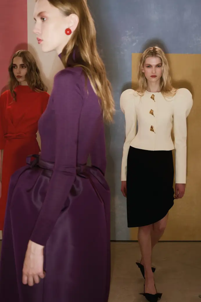 Alcuni look Carolina Herrera fall-winter 2026/27 (foto courtesy Carolina Herrera)