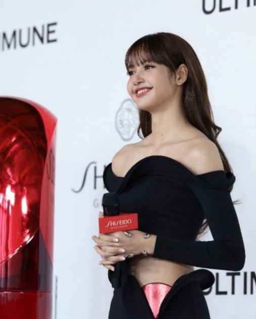 La cantautrice thailandese Lisa al pop-up Ultimune with Lisa di Shiseido (courtesy Shiseido)
