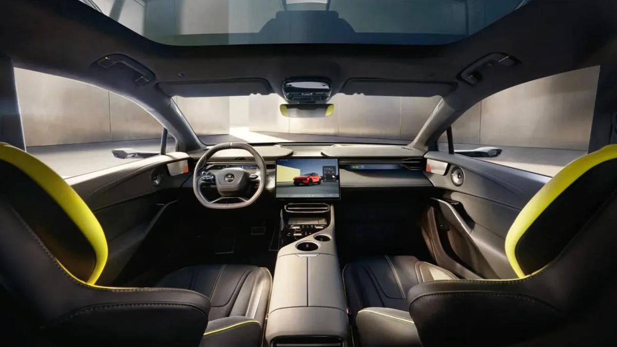 Lotus cambia pelle: l’Electre X è l’ibrido da 952 CV e 1200 Km che riscrive il mito