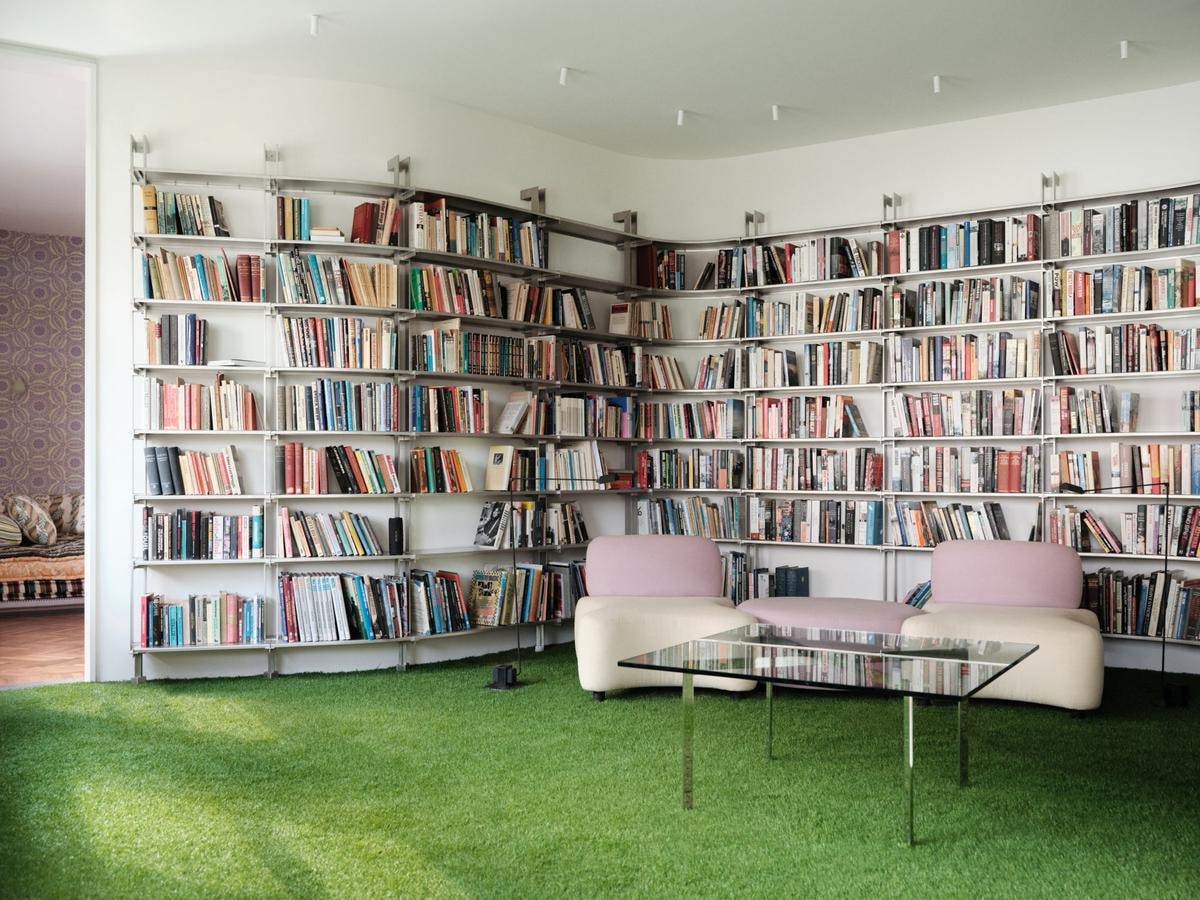 Punk Witch a Milano: la casa-biblioteca che rivoluziona il modo di abitare (e pensare)