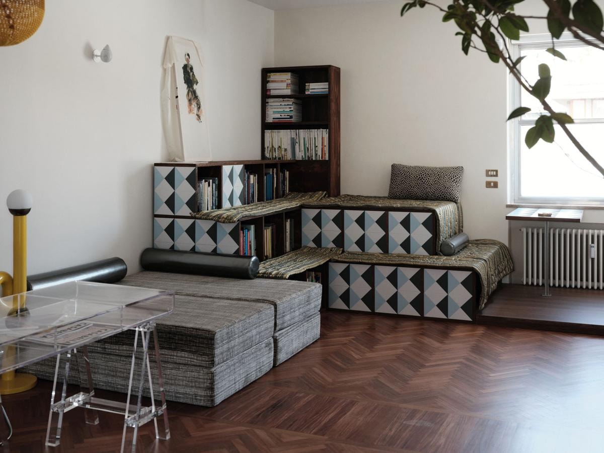 Punk Witch a Milano: la casa-biblioteca che rivoluziona il modo di abitare (e pensare)