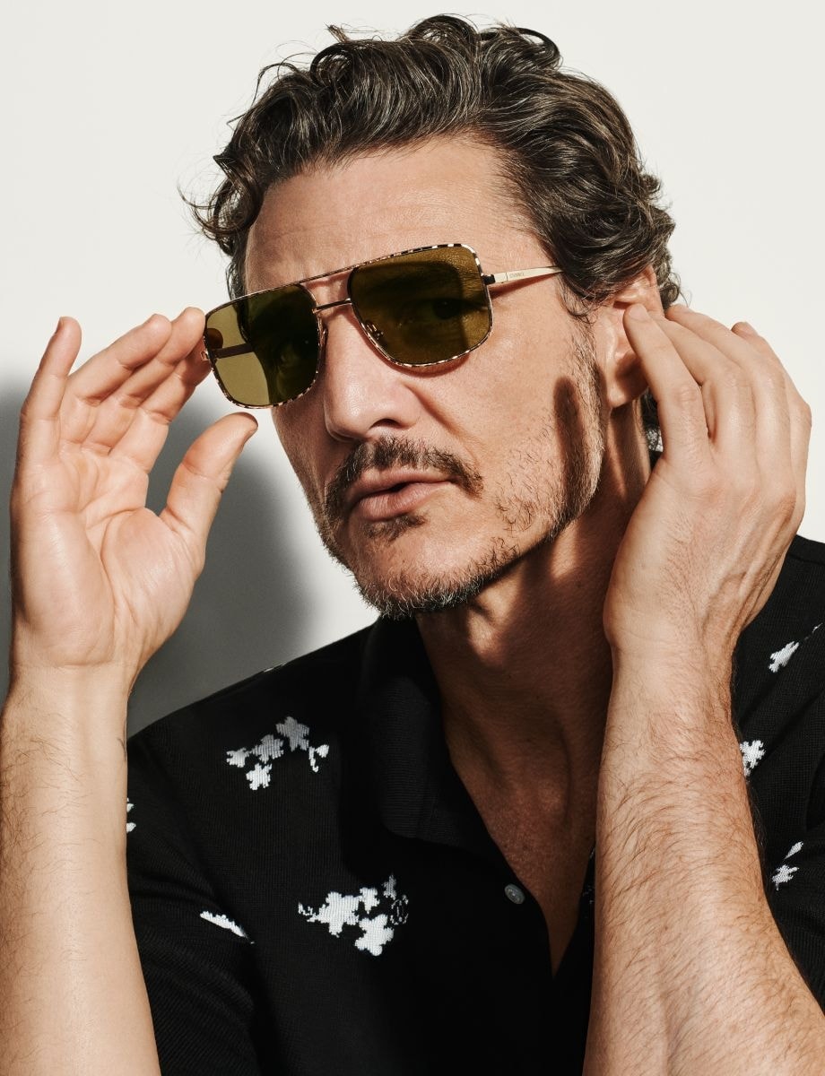 Pedro Pascal nella nuova campagna Chanel eyewear (courtesy Chanel)