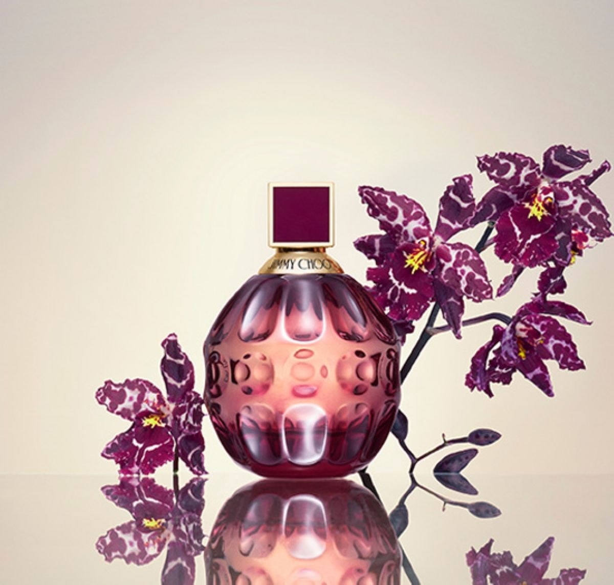Un profumo Jimmy Choo (ph Interparfums official website)