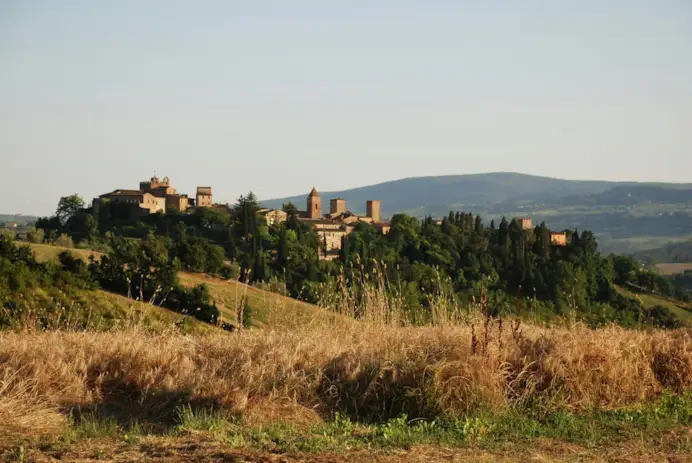 San Casciano dei Bagni: il borgo che rinasce tra acque termali e fonti di vino