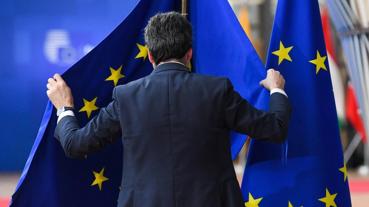 Ue sblocca prestito da 90 miliardi all’Ucraina. Via libera anche al 20° pacchetto di sanzioni alla Russia
