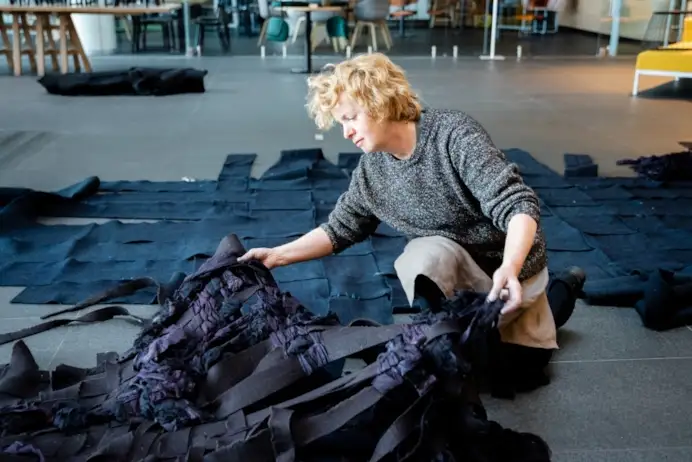 Milano si tinge di futuro: Gift of Colour porta la moda sostenibile nelle periferie