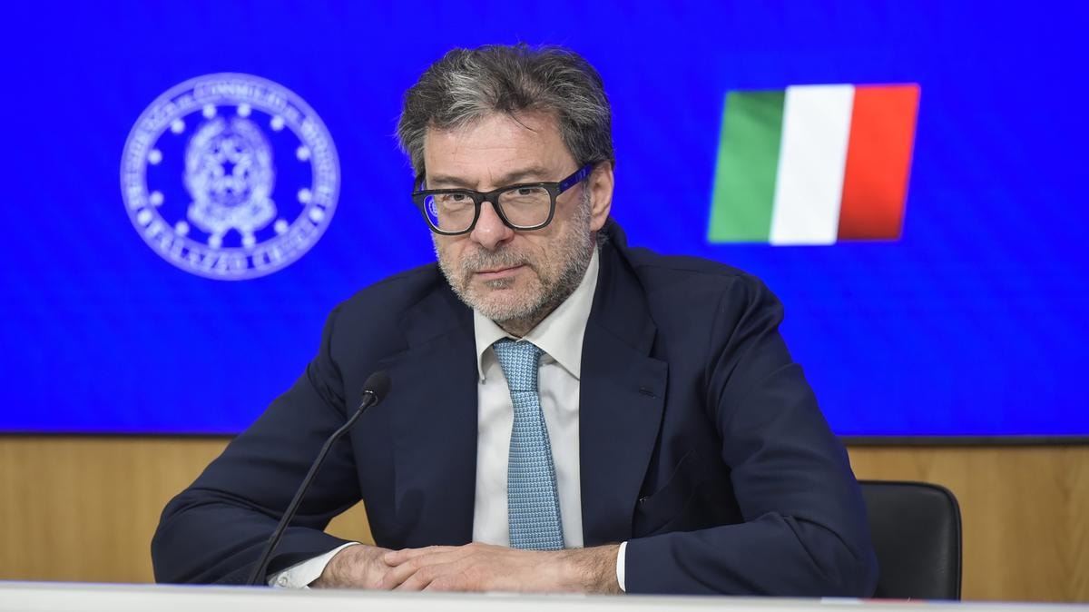 Dfp, Giorgetti: si dovranno riprogrammare le spese anche per la difesa