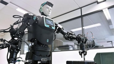 Il robot CLOiD presentato da LG al CES 2026Un'esibizione dei robot Atlas di Boston Dynamics (Hyundai)Il droide Optimus di Tesla in cucinaIl robot antropomorfo RoBee dell'italiana Oversonic Robotics