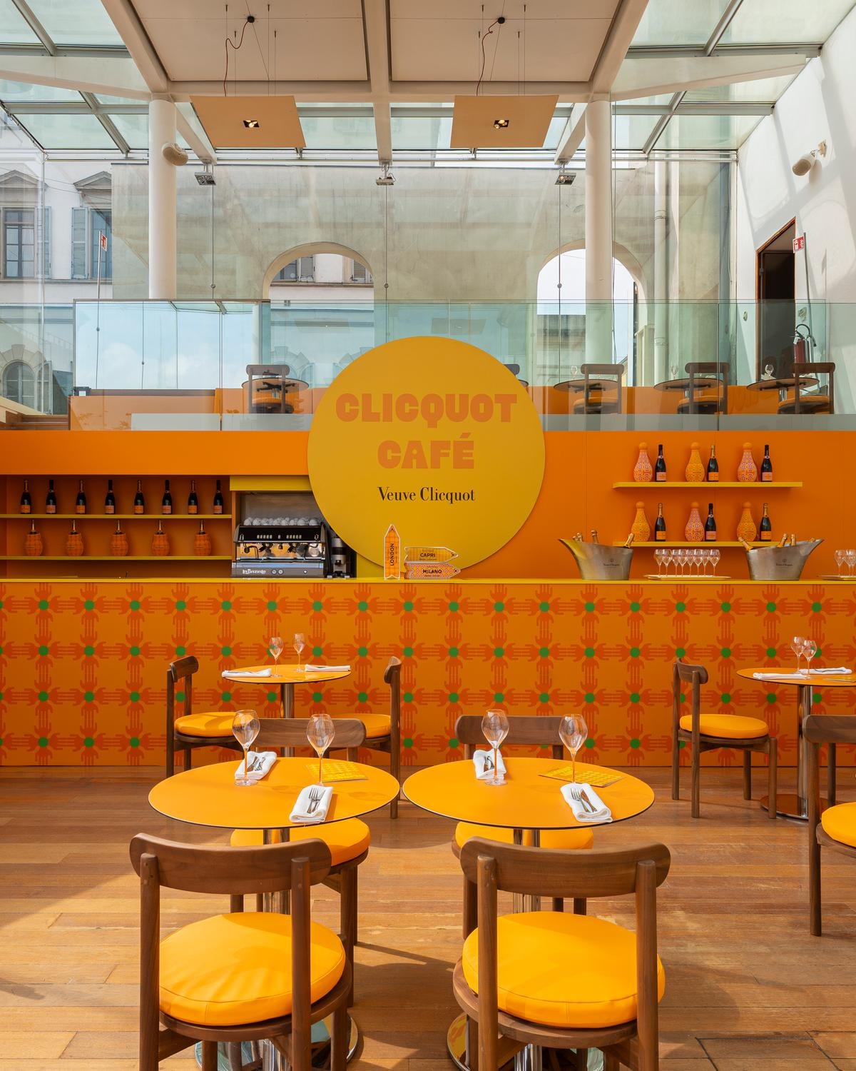 Ecco chi è Yinka Ilori il designer che al Salone di Milano dà forma all’ottimismo solare di Veuve Clicquot  