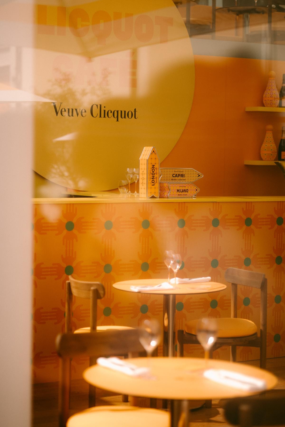 Ecco chi è Yinka Ilori il designer che al Salone di Milano dà forma all’ottimismo solare di Veuve Clicquot  