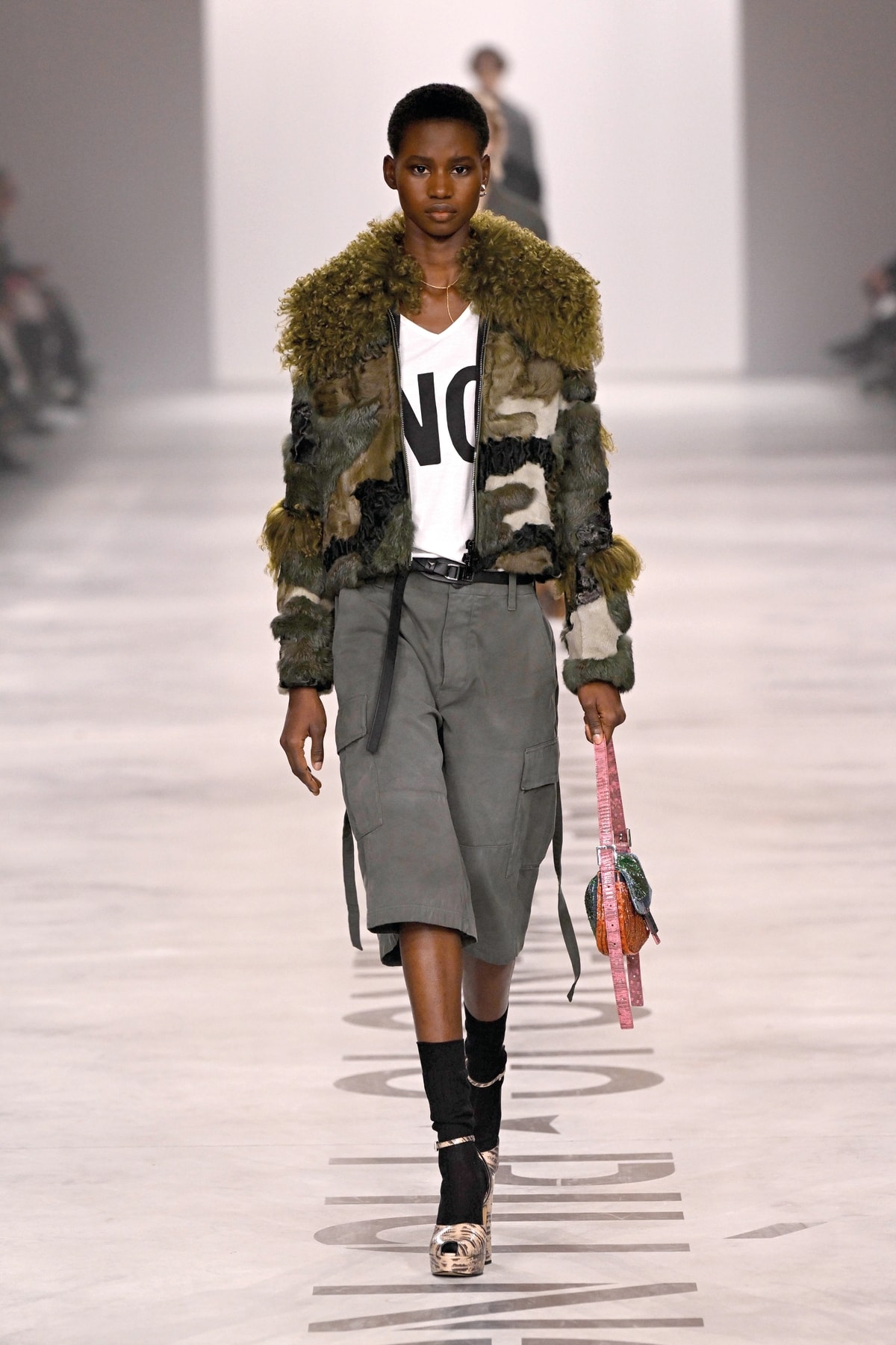 Un look Fendi fall-winter 2026/27 (foto Francesc Ten/MFF)