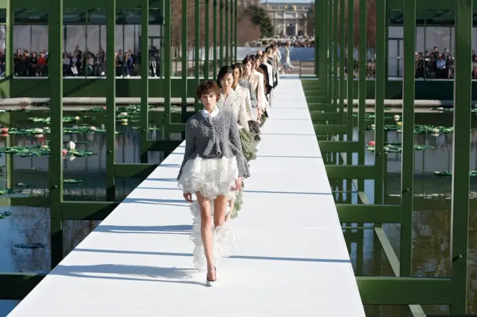 Il finale della sfilata Dior fall-winter 2026/27 (foto Francesc Ten/MFF)