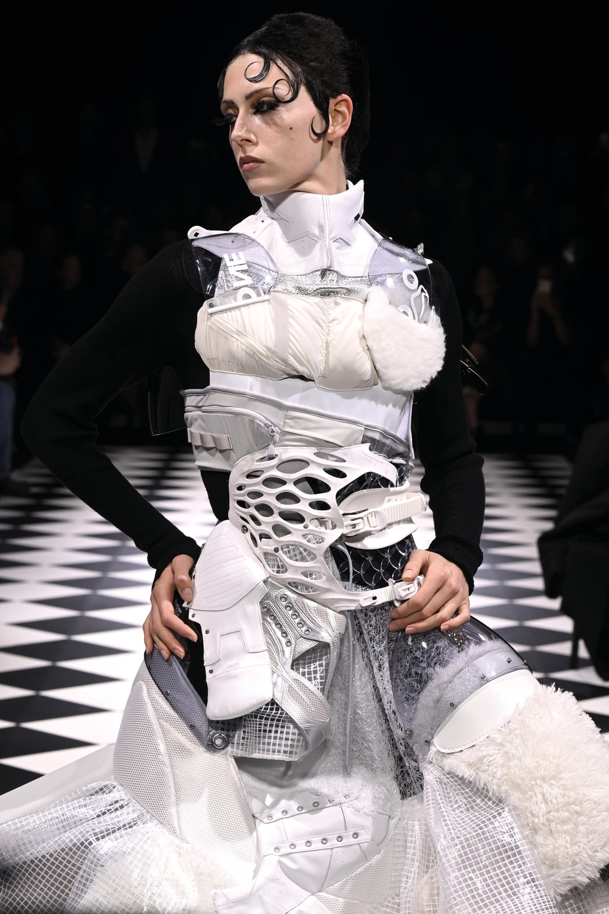 Un look Junya Watanabe fall-winter 2026/27 (foto Francesc Ten/MFF)