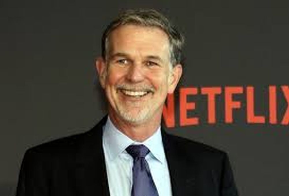 Netflix, il titolo perde il 10% dopo l’uscita di Reed Hastings e la trimestrale. Ma a ragione? Il parere degli analisti 