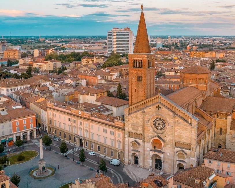 Piacenza tra nuvole e luce: due mostre per riscoprire arte, design e gusto
