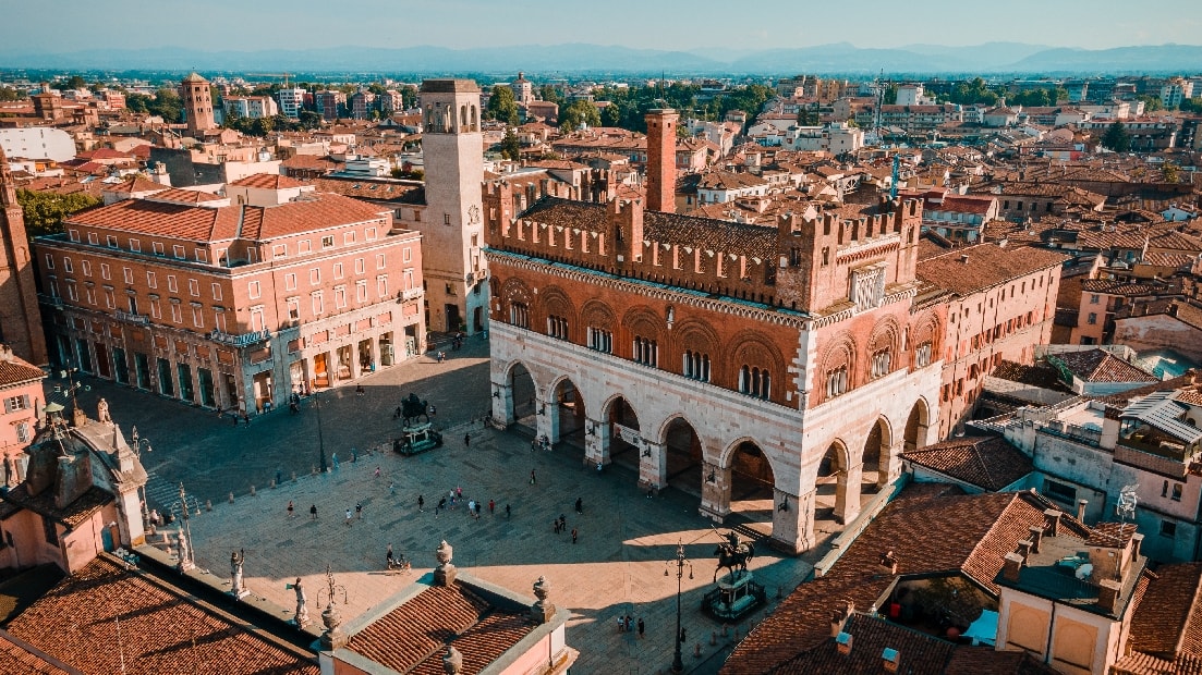 Piacenza tra nuvole e luce: due mostre per riscoprire arte, design e gusto