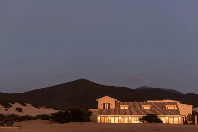 Le Dune Piscinas: lusso selvaggio tra dune, storia mineraria e benessere in Sardegna