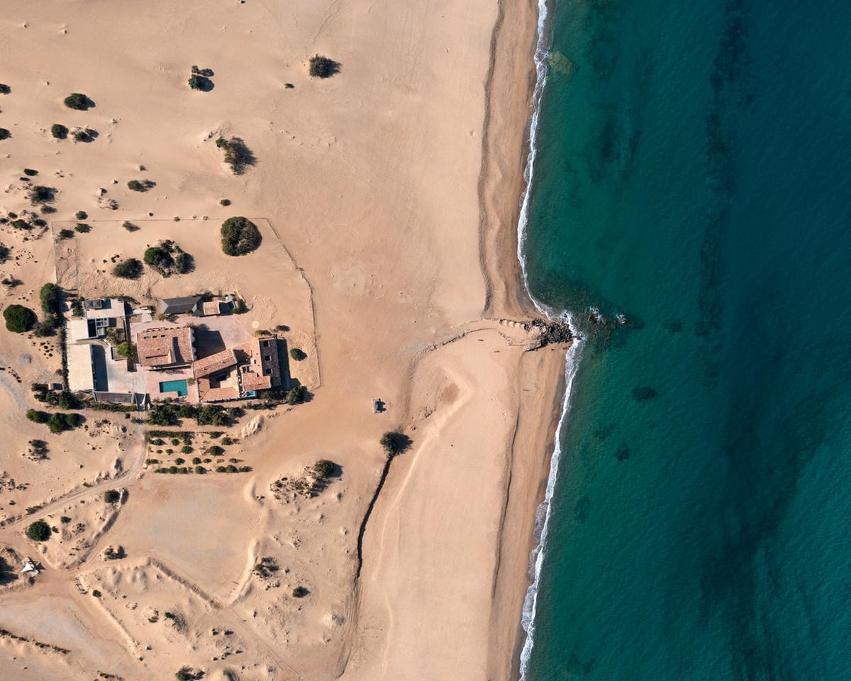 Le Dune Piscinas: lusso selvaggio tra dune, storia mineraria e benessere in Sardegna