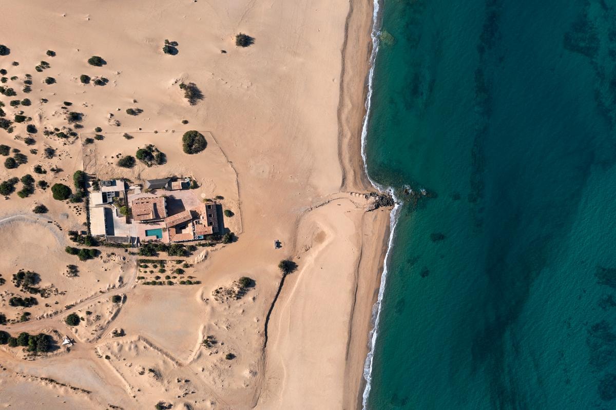 Le Dune Piscinas: lusso selvaggio tra dune, storia mineraria e benessere in Sardegna