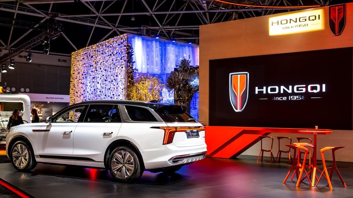 Stellantis tratta anche con il marchio cinese di lusso Hongqi: colloqui sulla fabbrica di Saragozza in Spagna