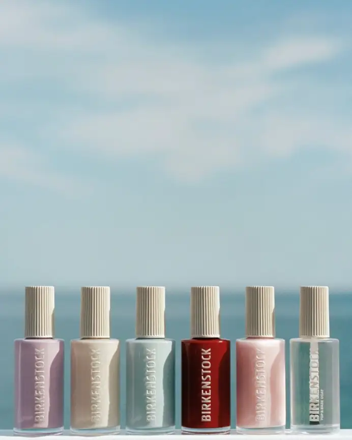 La nuova collezione di smalti A touch of colour di Birkenstock (Birkenstock)