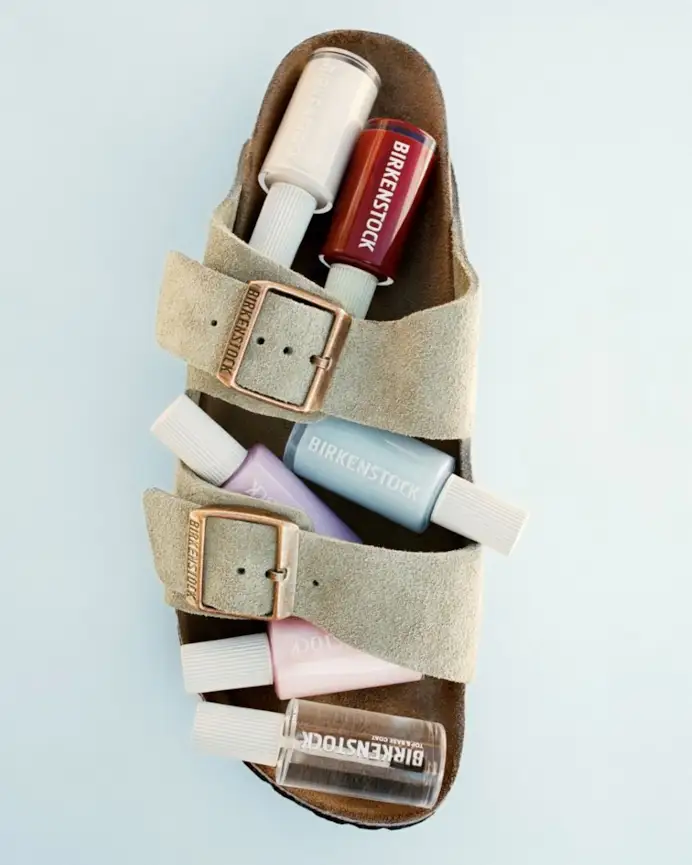 La nuova collezione di smalti A touch of colour di Birkenstock (Birkenstock)