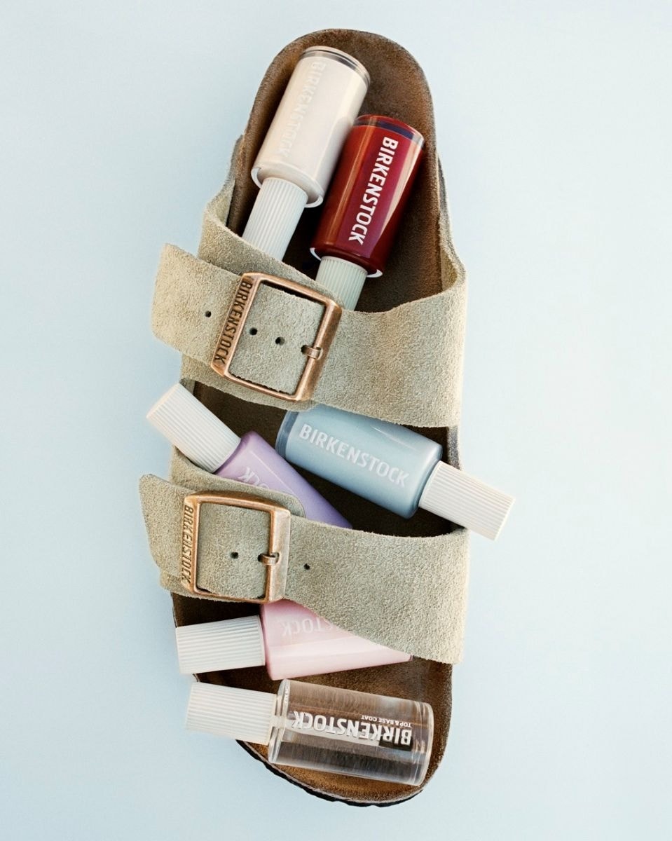 La nuova collezione di smalti A touch of colour di Birkenstock (Birkenstock)