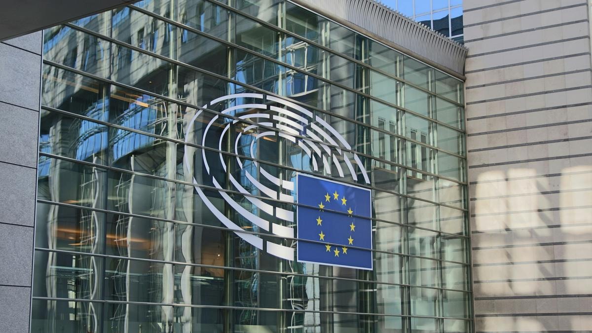 Ue, il Parlamento Europeo rilancia sul bilancio 2028-34: risorse più alte del 10% e Recovery ripagato a parte