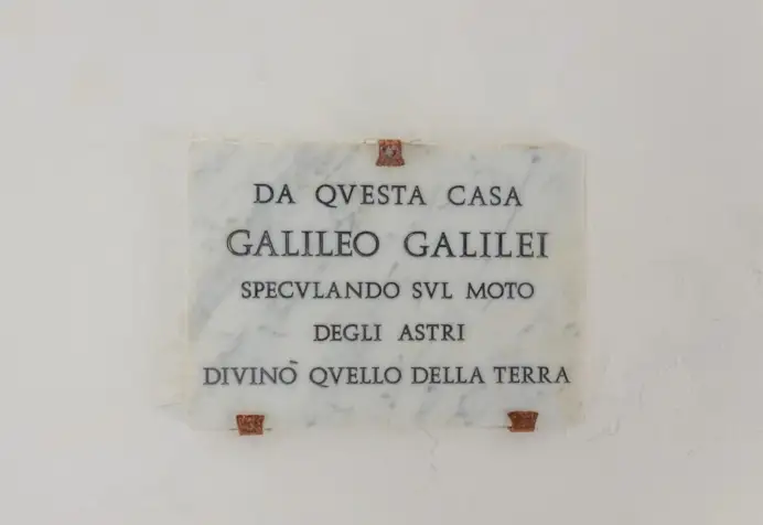 Firenze, in vendita la casa da cui Galileo Galilei osservava le stelle: vista mozzafiato sull’Arno