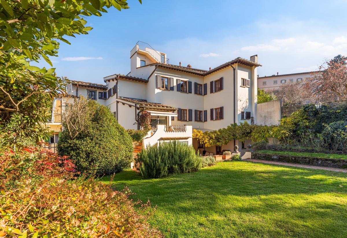 Firenze, in vendita la casa da cui Galileo Galilei osservava le stelle: vista mozzafiato sull’Arno