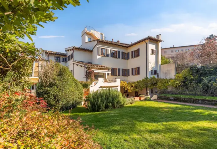Firenze, in vendita la casa da cui Galileo Galilei osservava le stelle: vista mozzafiato sull’Arno