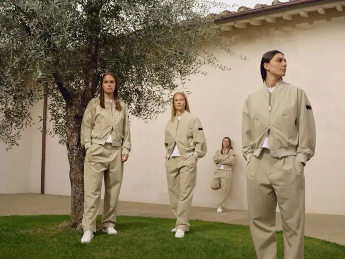 Un'immagine per la campagna Peuterey x Fiorentina della collezione donna (ph M+C saatchi group, courtesy Peuterey)