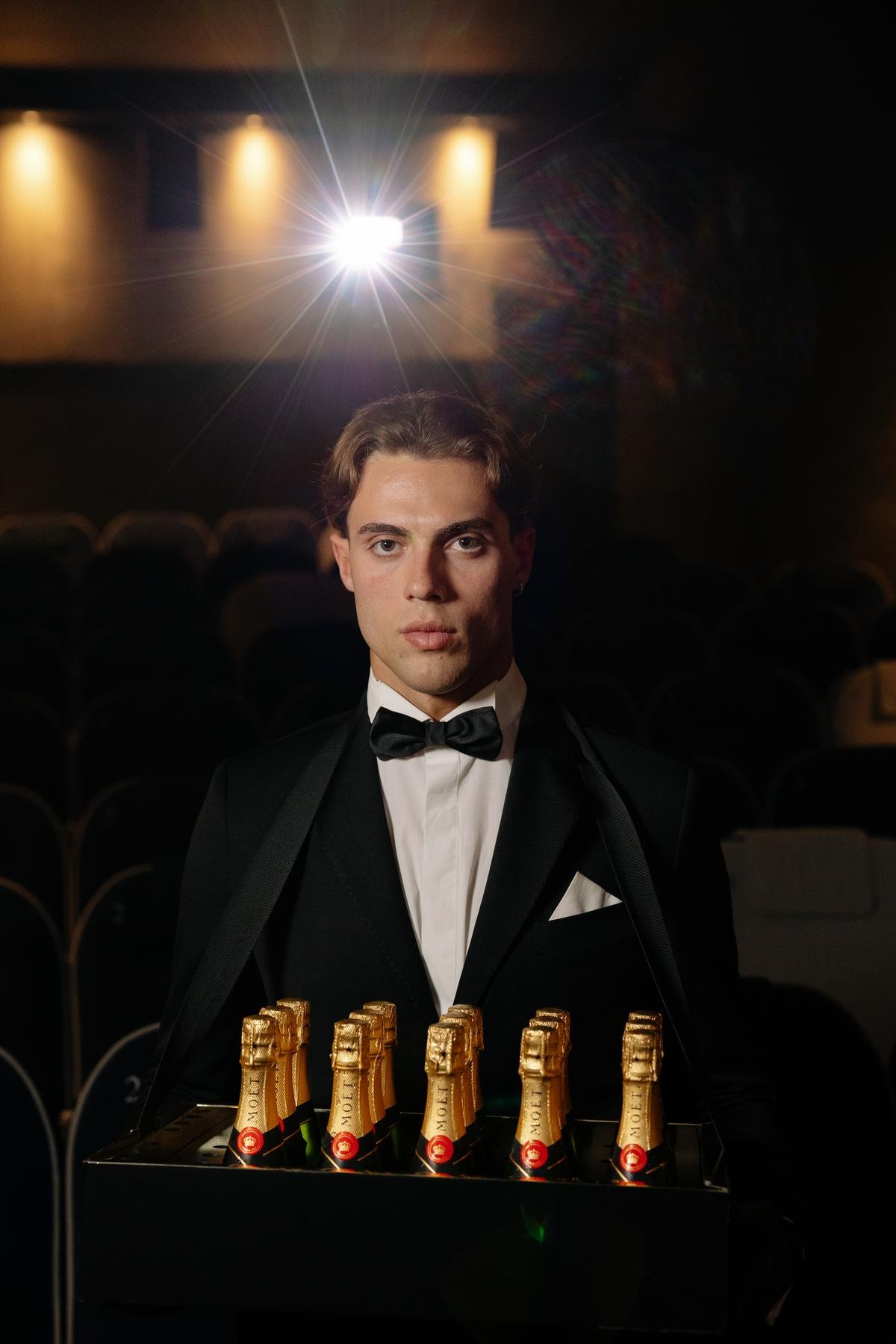 Nel Diavolo veste Prada 2 i drink sono una dichiarazione d’identità. Ecco le etichette nascoste e il loro significato 