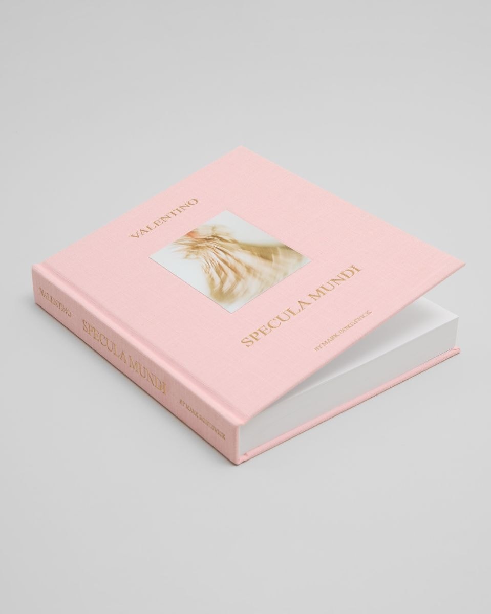 Un'immagine del libro Specula mundi (courtesy Valentino)